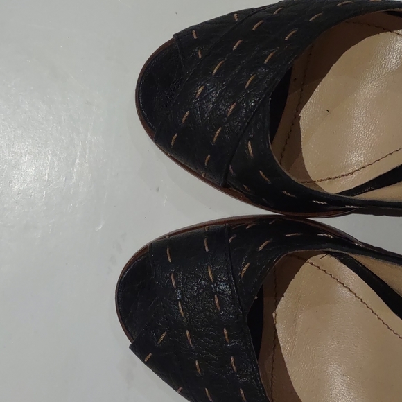Beautiful genuine leather shoes by Coach - Picture 9 of 12
